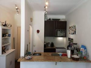 Kuchyň nebo kuchyňský kout v ubytování STUDIO A LOUER RÉSIDENCE LA SOURCE