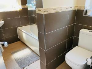 Et badeværelse på Greenwood + 56 billeder