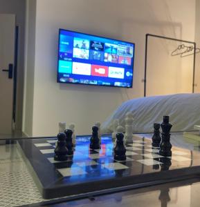 a chess board on a table in a room with a tv at غرفة استديو بدخول ذاتي in Riyadh