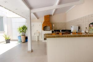 Virtuvė arba virtuvėlė apgyvendinimo įstaigoje Studio Bena 2 - single bed - próx Shopping Iguatemi
