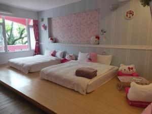Giường trong phòng chung tại Qing Noise Villas
