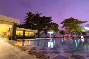 Bazén v ubytování Pangeran Beach Hotel nebo v jeho okolí
