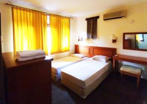 Postel nebo postele na pokoji v ubytování Horison Resort Pondok Layung Anyer