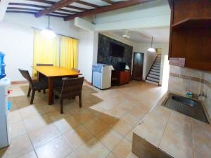 Kuchyň nebo kuchyňský kout v ubytování Horison Resort Pondok Layung Anyer