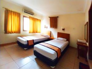 Postel nebo postele na pokoji v ubytování Horison Resort Pondok Layung Anyer