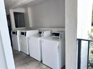 a laundry room with washers and dryers in a house at Masters Inn Atlanta - Doraville at I-85 & 285 in Atlanta