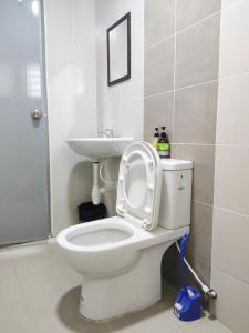ห้องน้ำของ Tranquil Fairpark Apartment in Ipoh Town