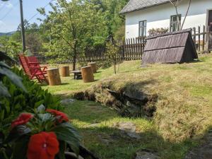 Vonkajšia záhrada v ubytovaní Chaloupka na konci světa