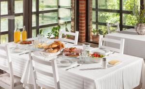 Jedlo v ubytovaní bed & breakfast alebo blízkom okolí