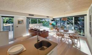 Χώρος καθιστικού στο Little Cove Court - Apt 9