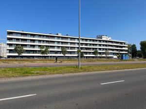 a large white building on the side of a road at Baltic Marina Residence z garażem in Kołobrzeg