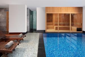 A piscina localizada em Doria Hotel Bodrum-City Center ou nos arredores