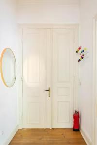 Fotografie z fotogalerie ubytování Großzügige 185m2-Altbauwohnung in Bestlage 7Zimmer-2Bäder-2Küchen-2WCs v Hamburku