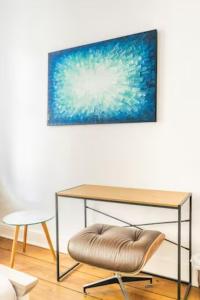 Posezení v ubytování Großzügige 185m2-Altbauwohnung in Bestlage 7Zimmer-2Bäder-2Küchen-2WCs