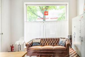 Posezení v ubytování Großzügige 185m2-Altbauwohnung in Bestlage 7Zimmer-2Bäder-2Küchen-2WCs