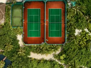 Tenis a/nebo squash v ubytování Sun Siyam Iru Fushi with Free Transfer nebo okolí