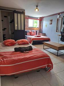 Posteľ alebo postele v izbe v ubytovaní Appartement au calme proche d'un petit bois dans quimper