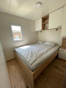 Postel nebo postele na pokoji v ubytování Holiday cottage Pavel with 2 Thermal Riviera Tickets