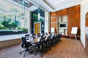 a conference room with a long table and chairs at Courtyard by Marriott Pune Chakan in Chākan