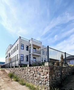 Το κτήριο όπου στεγάζεται  το διαμέρισμα