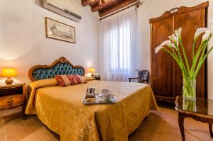 A bed or beds in a room at Hotel Ariel Silva