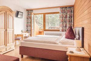 Postel nebo postele na pokoji v ubytování Hotel - Gasthof Märzenklamm