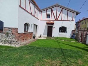 Fotografia z galérie ubytovania Amplia casa con jardin a un paso del centro de Santander v destinácii Santander