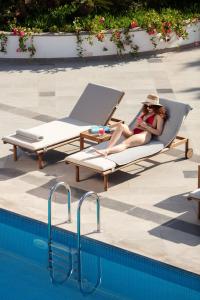 A piscina localizada em Doria Hotel Bodrum-City Center ou nos arredores