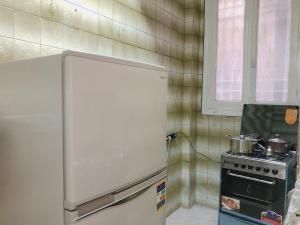 Kuchyň nebo kuchyňský kout v ubytování Beduin Apartment with smart TV in downtown Cairo