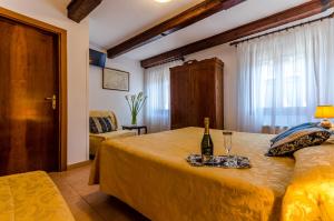 a bedroom with a bed with a bottle of wine on it at Hotel Ariel Silva in Venice