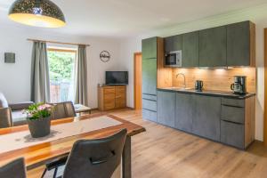 Kuchyňa alebo kuchynka v ubytovaní Appartements Gadenstätter