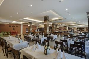 A restaurant or other place to eat at Alaiye Resort & Spa Hotel - Ultra All Inclusive