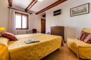 A bed or beds in a room at Hotel Ariel Silva