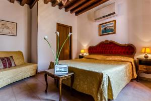 A bed or beds in a room at Hotel Ariel Silva