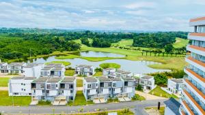 an aerial view of a row of houses next to a lake at REOTEL at Kaina Tower - The Nove in Telukmataikan