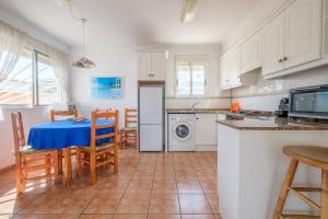 A kitchen or kitchenette at Marblau 3