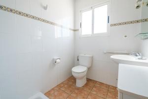 A bathroom at Marblau 3