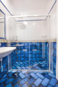 Ein Badezimmer in der Unterkunft Hotel Villa Pandora