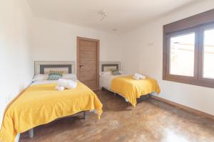 Un pat sau paturi într-o cameră la Hotel Rural O Salazón