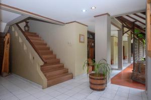Zdjęcie z galerii obiektu Urbanview Hotel Syariah Wisnugraha by RedDoorz w mieście Yogyakarta