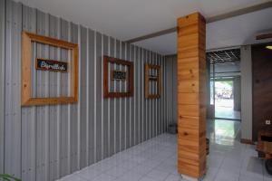 Zdjęcie z galerii obiektu Urbanview Hotel Syariah Wisnugraha by RedDoorz w mieście Yogyakarta