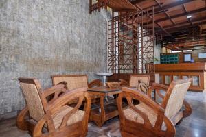 Część wypoczynkowa w obiekcie Urbanview Hotel Syariah Wisnugraha by RedDoorz