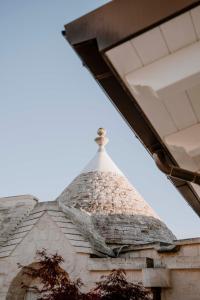 a roof of a building with a cross on it at Il Trullo delle Due Lune in Noci