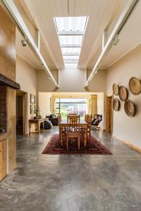O zonă de relaxare la Farm stay near Greyton, Western Cottage.