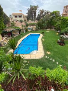 En udsigt til poolen hos EL Fouly Villa with beach front فيلا لمة العيله الفولي - سيدي كرير eller i nærheden