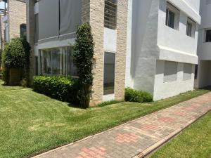 Afbeelding uit fotogalerij van TAMARIS LES PERLES Rez de Jardin in Tamaris +24 foto's