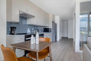 A cozinha ou cozinha compacta de NoMa jr 1br w gym wd nr Capitol Hill WDC-688