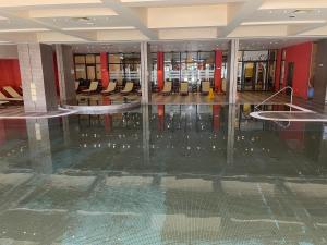 The swimming pool at or close to ROYAL BEACH & APARTAMENT