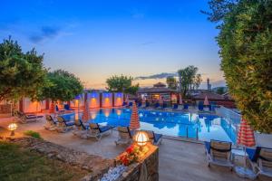 Piscina en o cerca de Oludeniz Region Random Rooms by LookBookHoliday