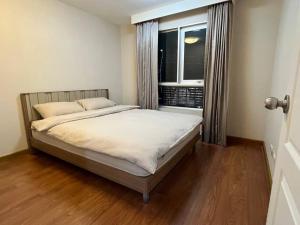 En eller flere senge i et værelse på Belle曼谷市中心拉玛9近火车夜市，中央商场，大一房精美公寓，新房优惠